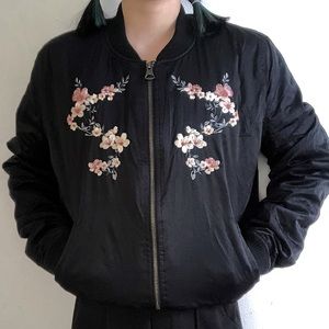 🦋 American Eagle AE Embroidered Bomber jacket 🦋